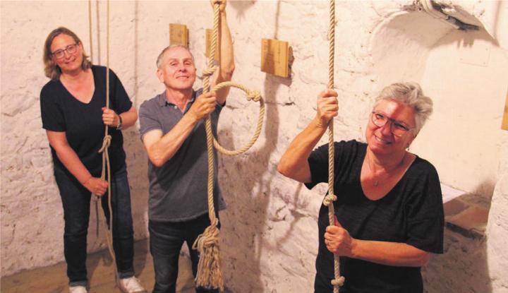 Barbara Egli, Josef Scheuber und Evelyn Berg (von links) sind mit grosser Hingabe seit rund eineinhalb Jahren bei der Läutgruppe der Klosterkirche Muri. Bilder: Monica Rast