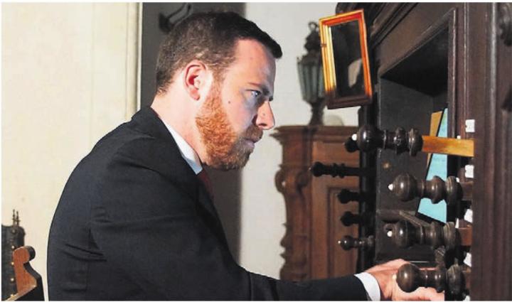 Sérgio Silva zeigt sein Können als Organist am Sonntag in Muri. Bild: zg