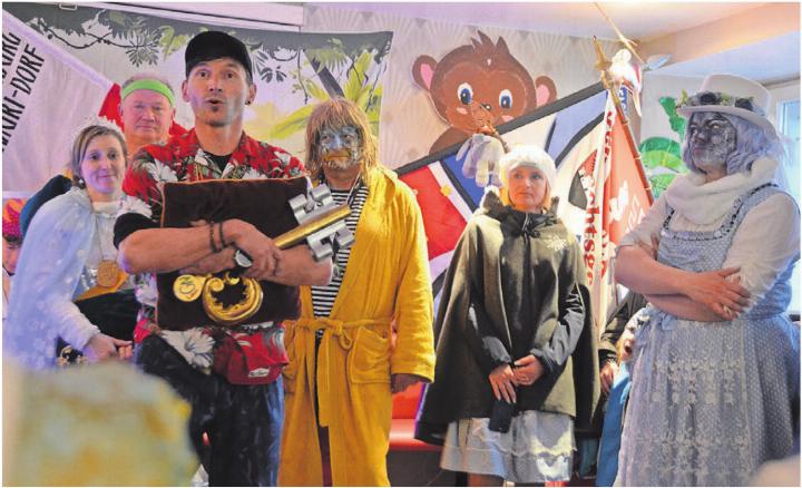 Zufriedene Schultheissen und Stadträte, von links: Daniela Schweizer, Kurt Küng, René Neiger, Willi Staubli, Andrea Maiolo, Katja Fahler. Bilder: Annemarie Keusch