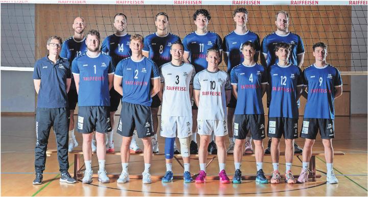 Der TV Lunkhofen in der Saison 2025/26, hinten, von links: Kay Baumgartner, Goran Pantic, Florin Meister, Leo Rottenschweiler, Philip Schennach, Florian Kaufmann. Vorne: Sven Jacob (Assistenztrainer), Manuel Kaufmann, Jan Kurt, Anthony Kohler, Sven Staufer, Aaron Meister, Joaquin Jacob, Nico Staufer. Es fehlen: Claudia D’Aniello (Trainerin), Yves Baumgartner, Simeon Fuchs. Bild: zg