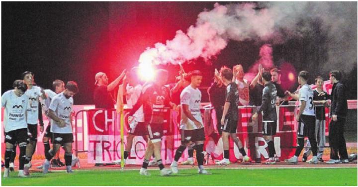 Der Murianer Anhang feiert die Mannschaft und das Weiterkommen im Cup. Bild: pf