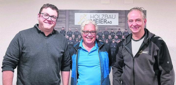 Sie haben gut lachen. Von links Thomas Fischer, neuer Geschäftsführer, Heinz Meier, ehemaliger Geschäftsführer, und Ralph Meier, Mitbesitzer. Sie haben das geschafft, was anderen Betrieben Kopfzerbrechen macht. Sie haben eine Nachfolgelösung gefunden, die allen Freude macht. Bild: Verena Anna Wigger