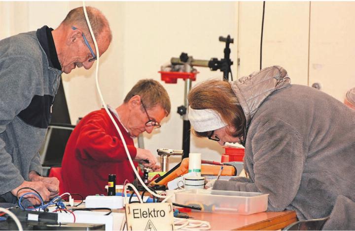 Seit einem Jahr ist das Repair-Café Mutschellen offen und wird rege genutzt. Bild: Sabrina Salm