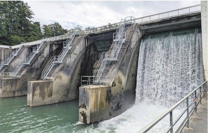 Vor den Toren Bremgartens wird mit den Wassermassen der Reuss Strom erzeugt. Anlässlich des 50-Jahr-Jubiläums der Anlage öffnete die AEW am Samstag ihre Türen. Bilder: Marco Huwyler