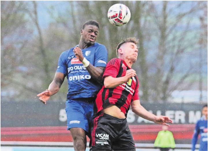 Dramane Sissoko (links) bringt Wohlen mit seinem Tor zurück auf die Siegerstrasse. Es nutzt nichts. Die Freiämter kassieren kurz vor Schluss den Ausgleich. Bild: Josip Lasic