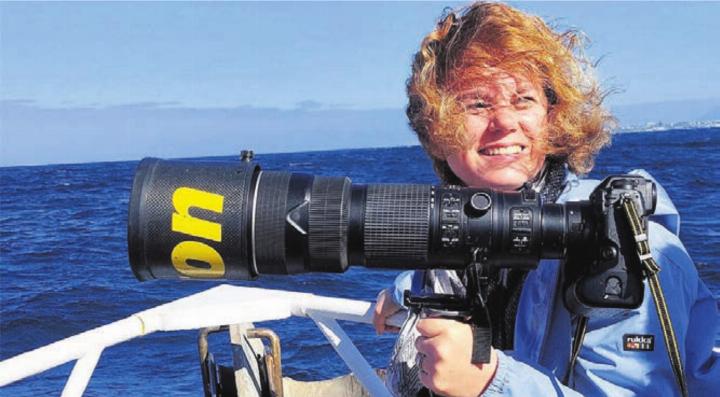Mit der Kamera in der Hand ist sie in ihrem Element: Daniela Frutiger. Bild: zg