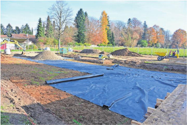 Im Gebiet Farn soll ein neues Schulzentrum entstehen: Den Anfang macht ein Doppelkindergarten. Am nächsten Mittwoch ist dort Spatenstich, die Vorbereitungsarbeiten laufen bereits. Der neue Kindergarten gehört auch zur neuen Strategie. Bild: rwi Im Gebiet Farn soll ein neues Schulzentrum entstehen: Den Anfang macht ein Doppelkindergarten. Am nächsten Mittwoch ist dort Spatenstich, die Vorbereitungsarbeiten laufen bereits. Der neue Kindergarten gehört auch zur neuen Strategie. Bild: rwi