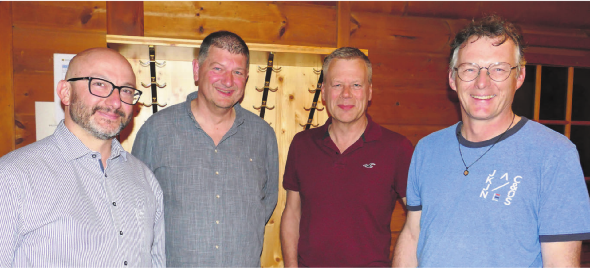 Die Protagonisten am Polit-Apro: (v. l.) Giovanni Romeo (Geschäftsleiter IBW Technik AG), Mario Räber (Gemeindeammann), Peter Ammann (Gemeinderat) und Thomas Lang (Gemeinderat). Bild: Richard Gähwiler - Das Bild wird blockiert. – Möglicherweise durch einen aktiven Adblocker.