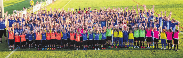 Rund 350 Kinder, Jugendliche und Erwachsene trainieren und spielen heute in 16 Teams. Tendenz steigend. Dadurch kommen die Rasenplätze an den Anschlag. Bilder: zg/chh