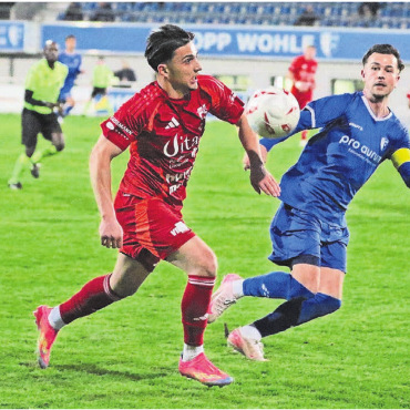 Sprung an Spitze verpasst - Leon Alimi (links) und der FC Muri spielen in Küttigen 1:1. Drei Teams haben jetzt zwei Zähler Vorsprung auf die Freiämter.    Bild: Archiv/jl