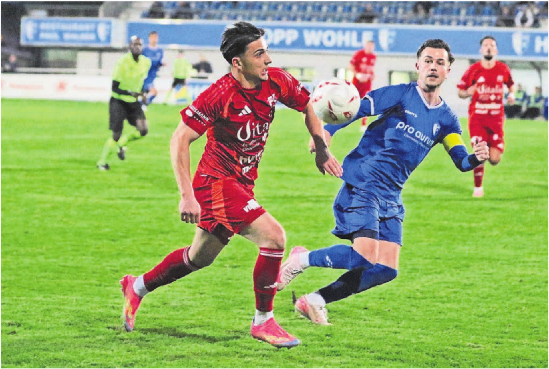 Leon Alimi (links) und der FC Muri spielen in Küttigen 1:1. Drei Teams haben jetzt zwei Zähler Vorsprung auf die Freiämter.    Bild: Archiv/jl - Das Bild wird blockiert. – Möglicherweise durch einen aktiven Adblocker.