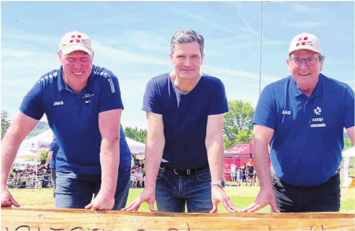 Setzen sich für das Nationalturnen ein (von links): Dani Schmid, Technischer Leiter des Aargauer und Eidgenössischen Nationalturnverbands, SRF-Kommentator Stefan Hofmänner und Jakob Frischknecht, Präsident des Eidgenössischen Nationalturnverbands.    Bilder: Josip Lasic