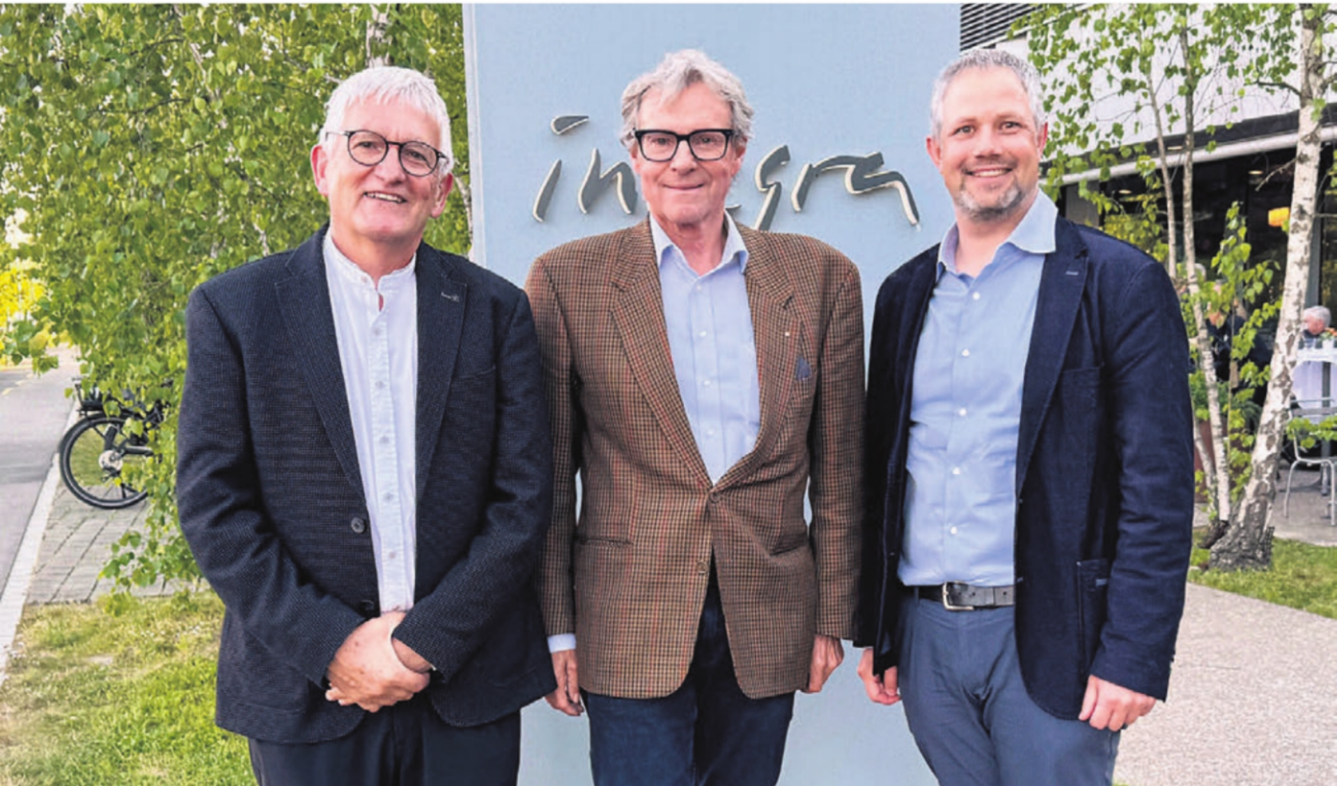 Verdiente Verabschiedung (von links): Stiftungsratspräsident Walter Küng, Hans-Mathias Käppeli, Geschäftsführer Jonas Meier.    Bild: pd - Das Bild wird blockiert. – Möglicherweise durch einen aktiven Adblocker.