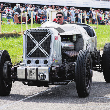 Heisse Motoren, lachende Gesichter - Louis Frey aus Muri präsentierte seinen Gaggenau-Rolls-Royce. Bilder: Simon Huwiler (2) / Roger Wetli (4)