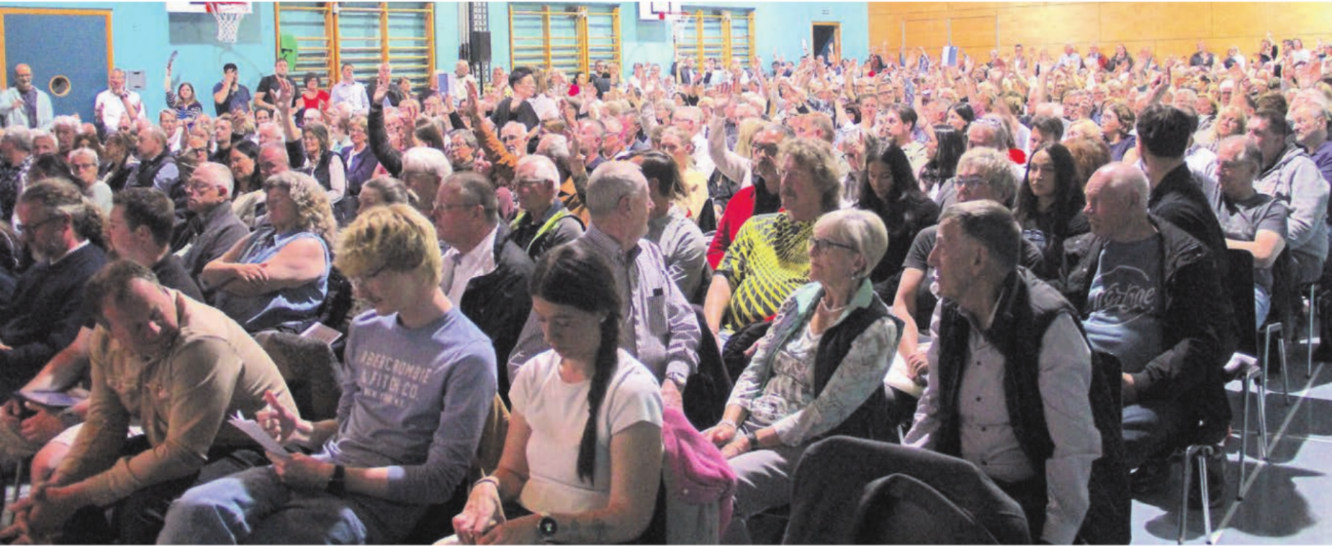 Volle Halle in Meisterschwanden: Die Höhe des Steuerfusses beschäftigt die Bevölkerung, mit 258 zu 209 Stimmen fiel der Entscheid für 60 statt der vom Gemeinderat geforderten 70 Prozent. Bilder: Patrick Fischer - Das Bild wird blockiert. – Möglicherweise durch einen aktiven Adblocker.