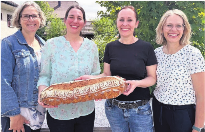 Der Vorstand mit (von links) Aktuarin Nadine Lang, Vizepräsidentin Anja Muster, Präsidentin Susanne Döbeli und Beisitzerin Eveline Meyer lud die Mitglieder zu einem besonderen Anlass ein. Es fehlt Daniela Rogenmoser (Kassierin). Bilder: zg