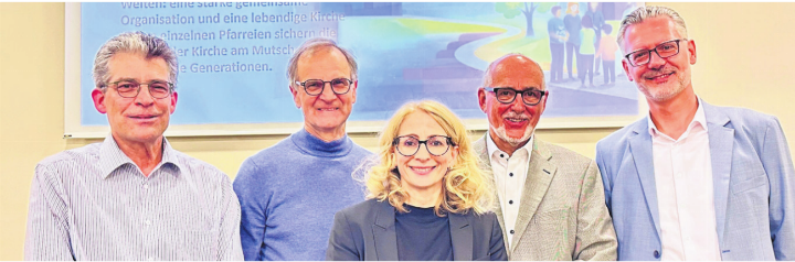 Die Projektgruppe glaubt an eine gemeinsame Zukunft: (v. l.) Marcel Huber (Präsident Kirchgemeinde Berikon-Friedlisberg-Rudolfstetten-Bergdietikon), Franz Rutzer (Präsident Kirchgemeinde Eggenwil-Widen), Esther Werthmüller, Georges Rey (Vorsitzender Projektgruppe, Präsident Kirchgemeindeverband am Mutschellen und Präsident Kirchgemeinde Oberwil-Lieli), Michael Jablonowski (Gemeindeleiter Pastoralraum am Mutschellen). Bild: zg