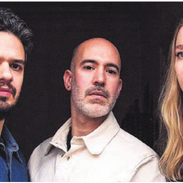 Abschluss mit Blick nach vorn - Amir Bresler, Haggai Cohen-Milo und Emma Rawicz bilden das Trio «Lightbox» und sind die letzten Gäste der laufenden Pflegidach-Saison.    Bild: zg