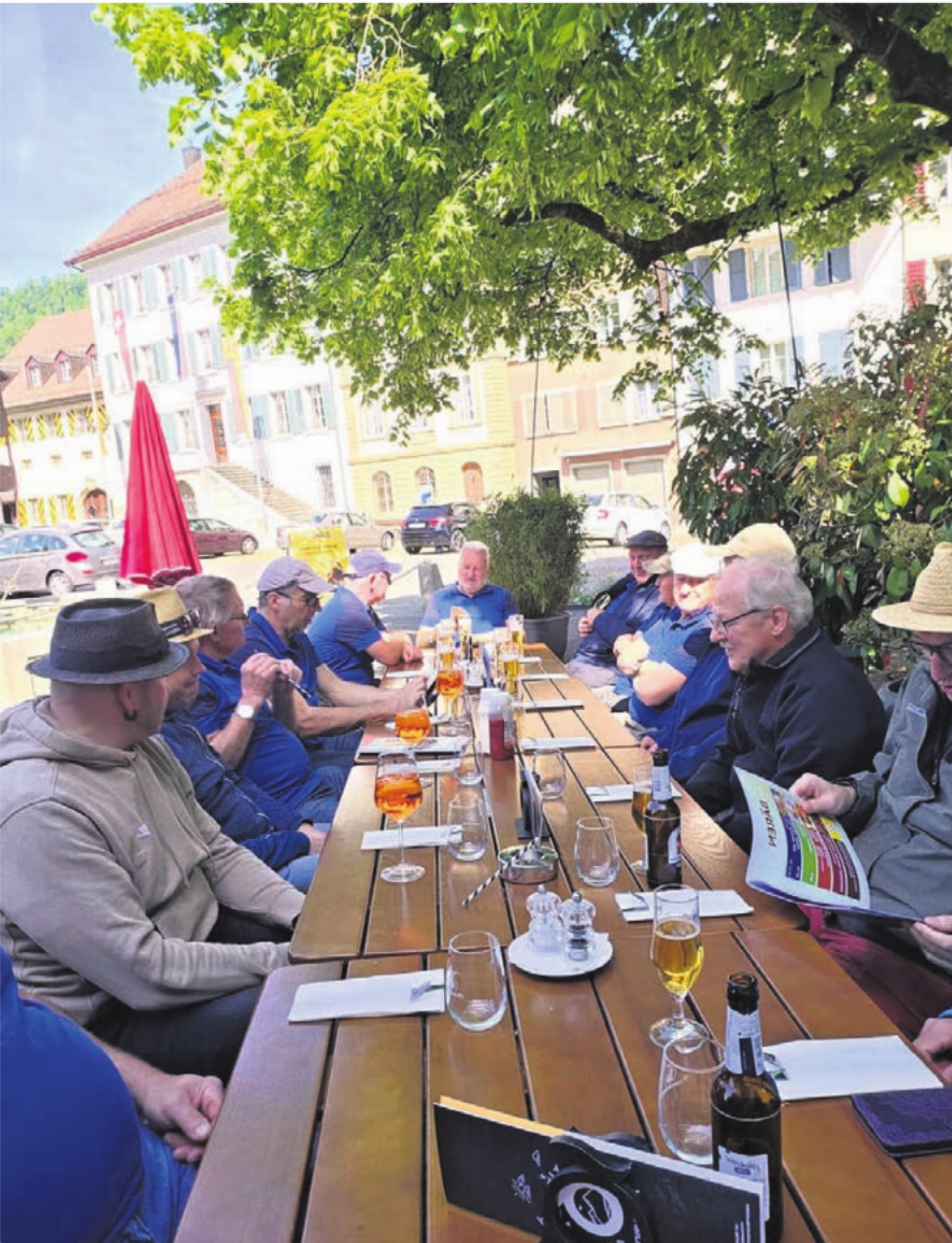 Die Wanderung bot auch genügend Pausen, bei denen die Teilnehmer das gemütliche Beisammensein geniessen konnten.    Bild: zg - Das Bild wird blockiert. – Möglicherweise durch einen aktiven Adblocker.