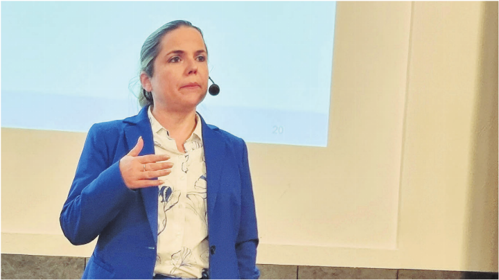 Regierungsrätin Martina Bircher stellte vor, wie sie plant, die gute Qualität der Aargauer Schulen weiter auszubauen.    Bild: Verena Anna Wigger