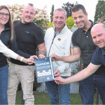 Mal etwas Neues ausprobieren - Sie organisieren den Daydance und bilden den gleichnamigen Verein, von links: Steffi Stutz, Deborah Hürlimann, Patrick Willisch, Thomas Strebel, Manuel Stutz und Michael Schranz.    Bild: Annemarie Keusch