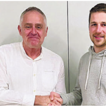 Staubli folgt auf Leu - Martin Leu (links) übergibt die Leitung der IG Sportvereine Muri in die Hände von Linus Staubli. Bild: zg