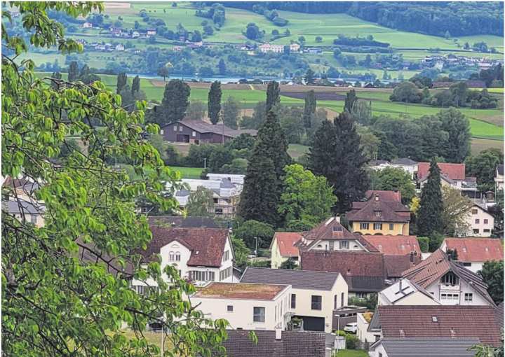 Ganz nah: Von gewissen Sarmenstorfer Quartieren aus hat man einen Blick auf den Hallwilersee und das Seetal. In Sachen Regionalplanung aber ist man eher Richtung Bünztal ausgerichtet. Bild: Chregi Hansen Ganz nah: Von gewissen Sarmenstorfer Quartieren aus hat man einen Blick auf den Hallwilersee und das Seetal. In Sachen Regionalplanung aber ist man eher Richtung Bünztal ausgerichtet. Bild: Chregi Hansen