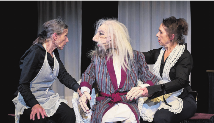 Ein faszinierendes Miteinander von Schauspielerinnen und Puppe.    Bild: zg