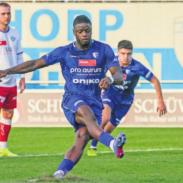 Der grosse Befreiungsschlag - 14 Saisontore. Dramane Sissoko schiesst den FC Wohlen auswärts in Basel zum 0:1-Sieg.    Bild: Andy Müller / Archiv