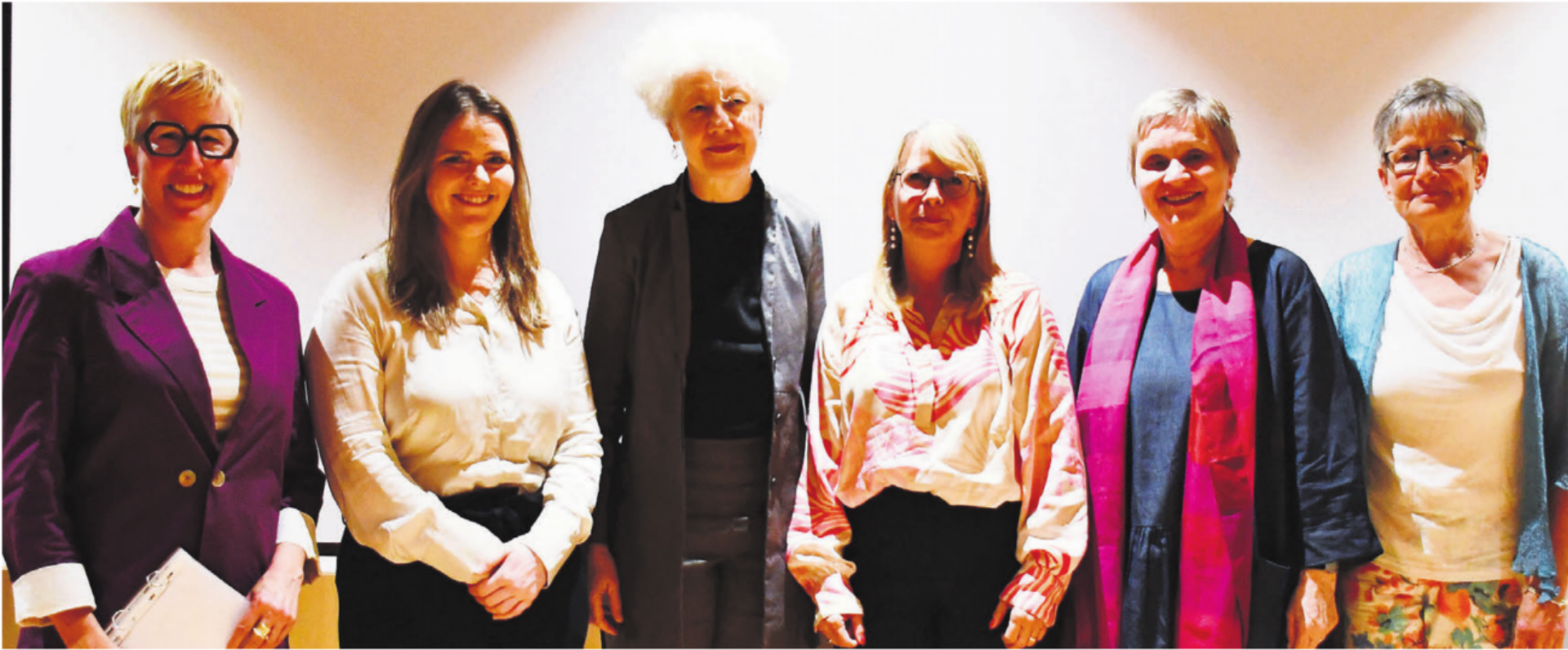 Möchten das Erbe von Gertrud Heinzelmann weiterführen (v. l.): Moderatorin Carmen Frei (Frauenbund Schweiz), Martina Arnet (Einwohnerrätin Wohlen), Historikerin Barbara Kopp, Aargauer Grossrätin Karin Koch Wick, Katharina Jost Graf (Theologin und Co-Präsidentin Frauenbund Schweiz) und Caroline Küng (AKF Fachgruppe). Bilder: Monica Rast - Das Bild wird blockiert. – Möglicherweise durch einen aktiven Adblocker.
