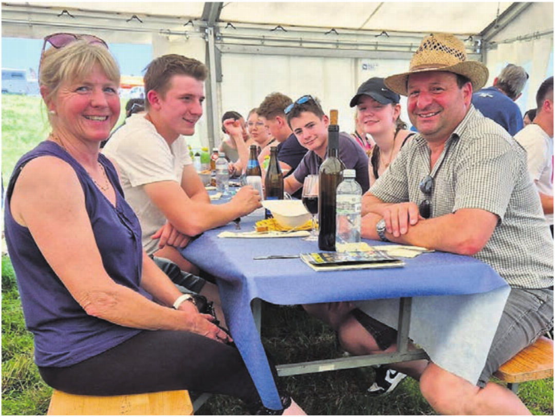 Die ganze Family hat Spass am Pfingstcross: Muris Gemeinderat Herbert Meier mit Frau Sibylle und den Kindern Philipp (links), Jasmin und Simon. Die ganze Family hat Spass am Pfingstcross: Muris Gemeinderat Herbert Meier mit Frau Sibylle und den Kindern Philipp (links), Jasmin und Simon.