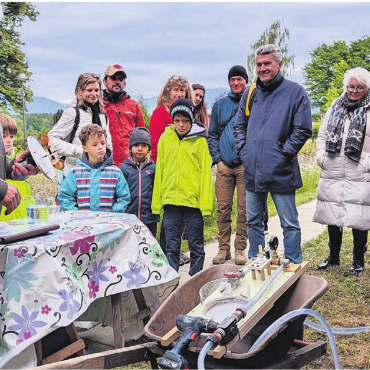 Interessantes und Stimmiges - Eines der Highlights am Burkardus-Wochenende. Interessierte verfolgten den Weg des Wassers.    Bild: zg