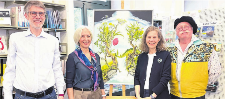 Vernissage der besonderen Art mit Künstler-Ehepaar und Kunstkommissions-Präsidium (v. l.): Robert Keller, Helene Röhrig, Verena Schütz und Kunstmaler Carl-W. Röhrig.