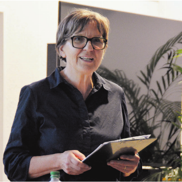 Mehr und mehr zu KMU - Monika Stutz, Präsidentin des Vereins Familienberatung Bezirk Muri, führte durch die Versammlung. Bild: Annemarie Keusch