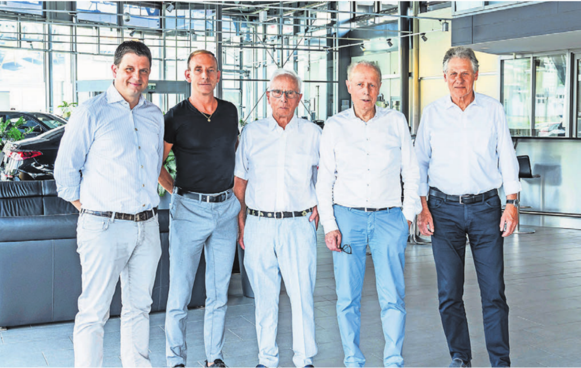 Haben sich gefunden: (von links): Geschäftsleiter Manuel Zumstein (links) und VR-Präsident Philipp Zumstein (rechts) mit den bisherigen Eigentümern Dominic, Werner und Rudolf Schmid (von links). Bild: zg - Das Bild wird blockiert. – Möglicherweise durch einen aktiven Adblocker.