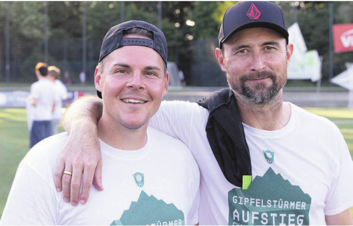 Zwei Freiämter Aufstiegshelden des SC Kriens: Philipp Strebel (Athletiktrainer) und Michael Winsauer (Trainer).