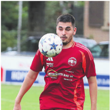 Bremgarten hält die Klasse - Halil Hoxhaj und der FC Bremgarten spielen auch nächste Saison in der 3. Liga. Bild: Archiv