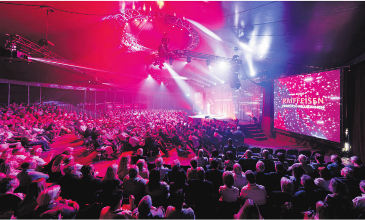 Tolle Kulisse und Ambiance: Die Raiffeisen-Gala bot dreimal eine perfekte Show.
Bilder: Simon Huwiler