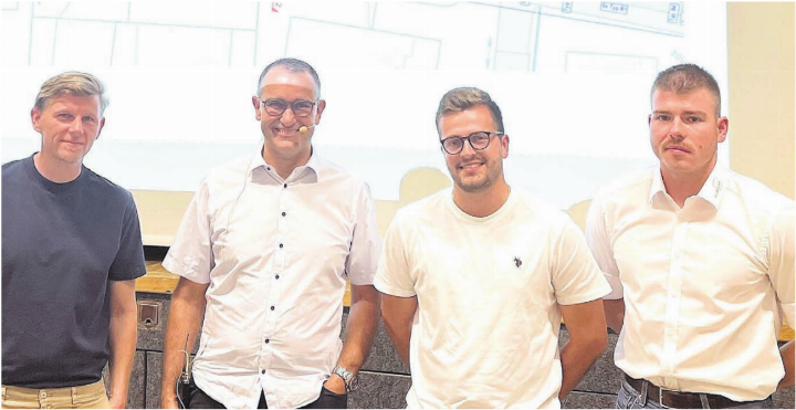 Informierten detailliert über das Sanierungsprojekt (v. l.): Tom Busslinger, Vizeammann Laurenz Meier, Timon Obi und Michael Leuppi. Bilder: Walter Minder / zg