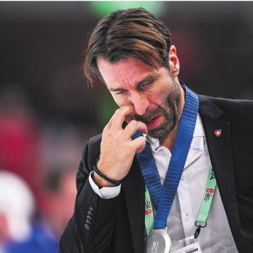 Kein Gold zum Abschied - Nur Silber. Schon wieder. Der in Meienberg wohnhafte Lars Weibel, Direktor der Nati, ist nach dem verlorenen WM-Final gegen Finnland enttäuscht und gleichzeitig stolz.