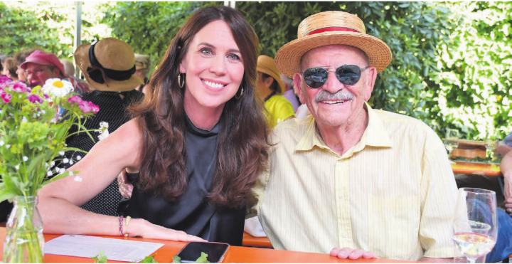 Der Vater begleitete die Tochter an die Feierlichkeiten: SRG-Generaldirektorin Susanne Wille und Franz Wille, ehemaliger Politiker (Grossrat und Einwohnerrat).   Bilder: Daniel Marti