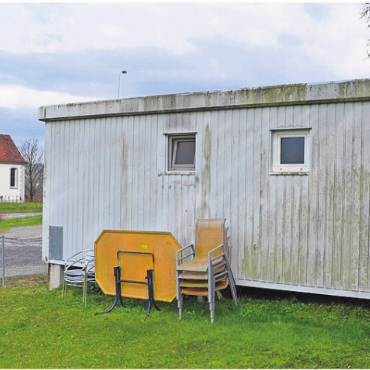 Asylbau darf projektiert werden - Die heutige Flüchtlingsunterkunft soll einem Zweckbau weichen. Bild: tst