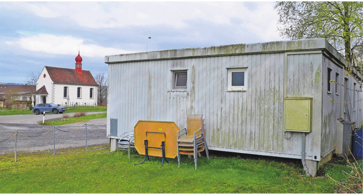Die heutige Flüchtlingsunterkunft soll einem Zweckbau weichen. Bild: tst