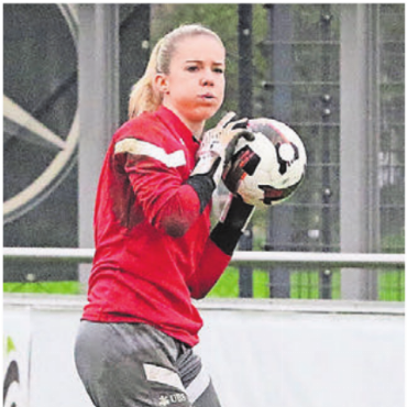 Überraschendes Ende - Laura Schneider im Training mit der Nati. Sie sagt dem Fussball Lebewohl. Bild: Archiv/jl