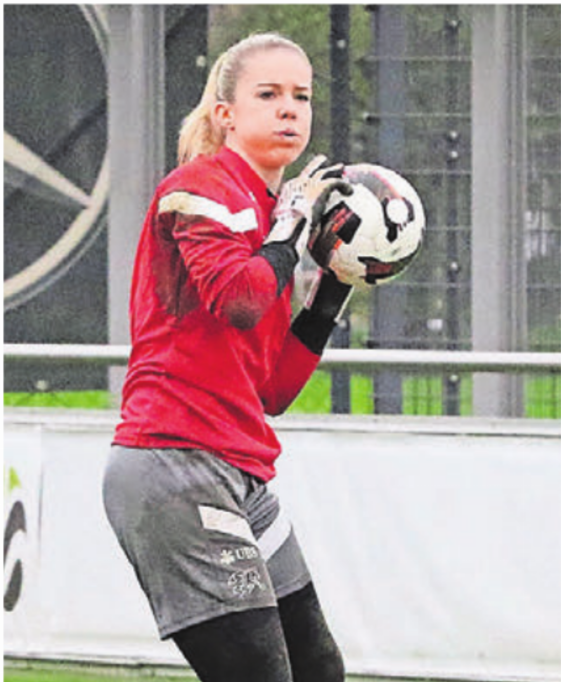 Laura Schneider im Training mit der Nati. Sie sagt dem Fussball Lebewohl. Bild: Archiv/jl - Das Bild wird blockiert. – Möglicherweise durch einen aktiven Adblocker.