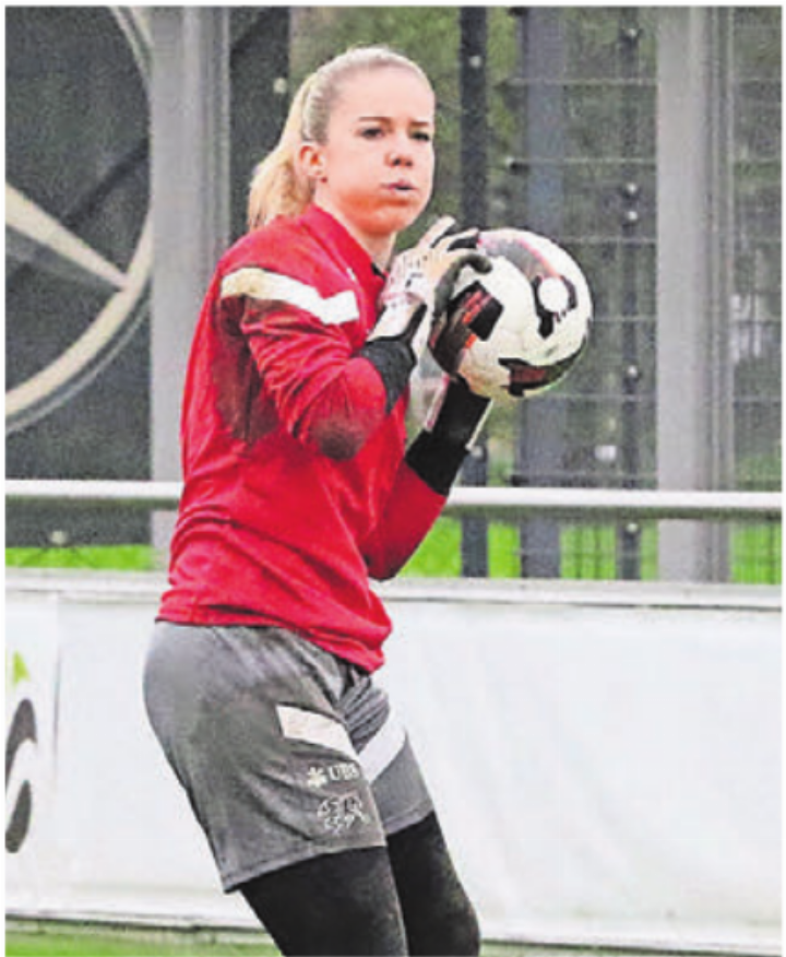 Laura Schneider im Training mit der Nati. Sie sagt dem Fussball Lebewohl. Bild: Archiv/jl