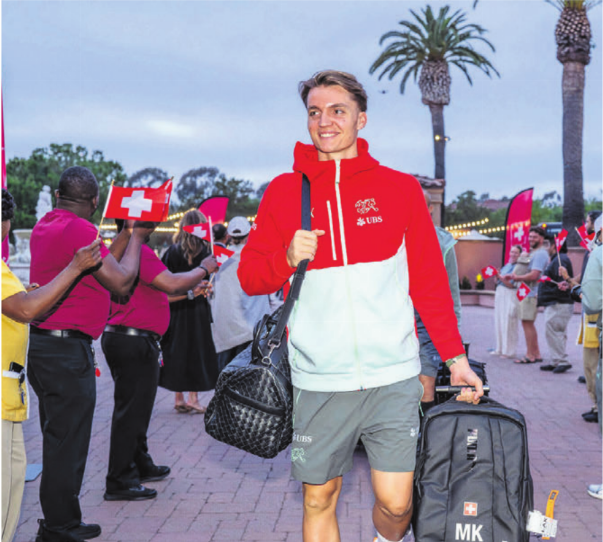 Die Nati und Marvin Keller kommen im WM-Basiscamp an, dem Hotel Fairmont Grand Del Mar in San Diego. 
Bild: Freshfocus - Das Bild wird blockiert. – Möglicherweise durch einen aktiven Adblocker.