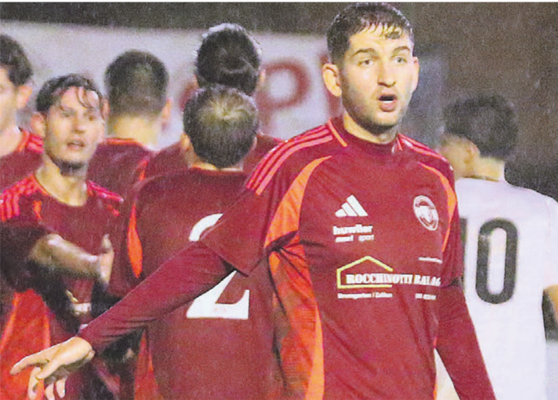 Flog nach einer Notbremse im Derby gegen Niederwil vom Platz: Bremgarten-Verteidiger Almir Pnishi. Bild: Archiv/jl - Das Bild wird blockiert. – Möglicherweise durch einen aktiven Adblocker.
