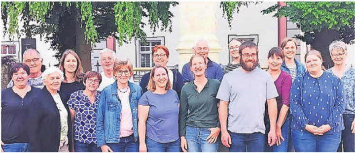 Die «Trachtetanzlüüt Chloschterdorf» treten in Aesch auf, am 17. Juni sind sie zudem im St. Martin zu Gast.    Bild: zg