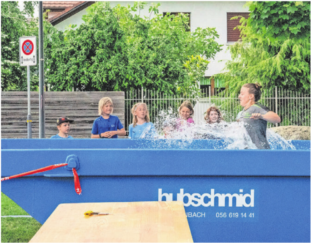 Die Dorfstafette fordert die Teilnehmenden in vielerlei Hinsicht. Bilder: Stefan Hotz Die Dorfstafette fordert die Teilnehmenden in vielerlei Hinsicht. Bilder: Stefan Hotz